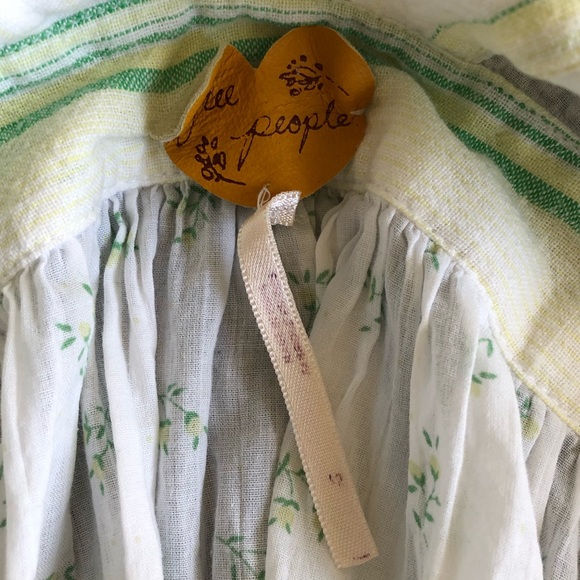 Free People Adorable Boho Floral Short Sleeve Top w/ Deep V-Neck - Picture 7 of 7